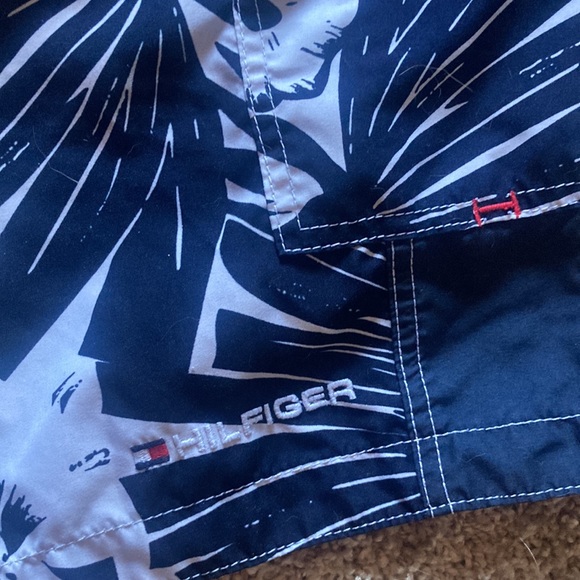 Tommy Hilfiger size L Boardshorts - Picture 11 of 11
